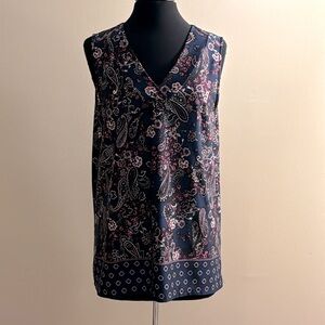 89th & Madison Sleeveless Navy Paisley Top EUC Size L